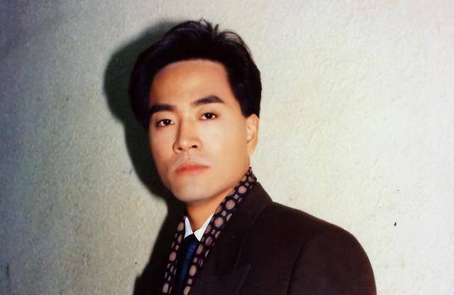 港星陈庭威长居内地!60岁仍皮肤光滑紧致,被网友大赞越活越年轻