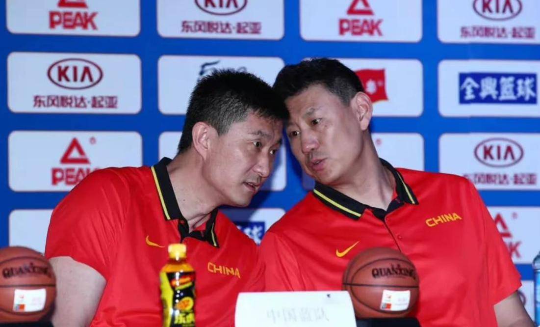 杜锋召集10名后卫!效仿李楠主打3后卫,高诗岩或扮演于德豪角色!