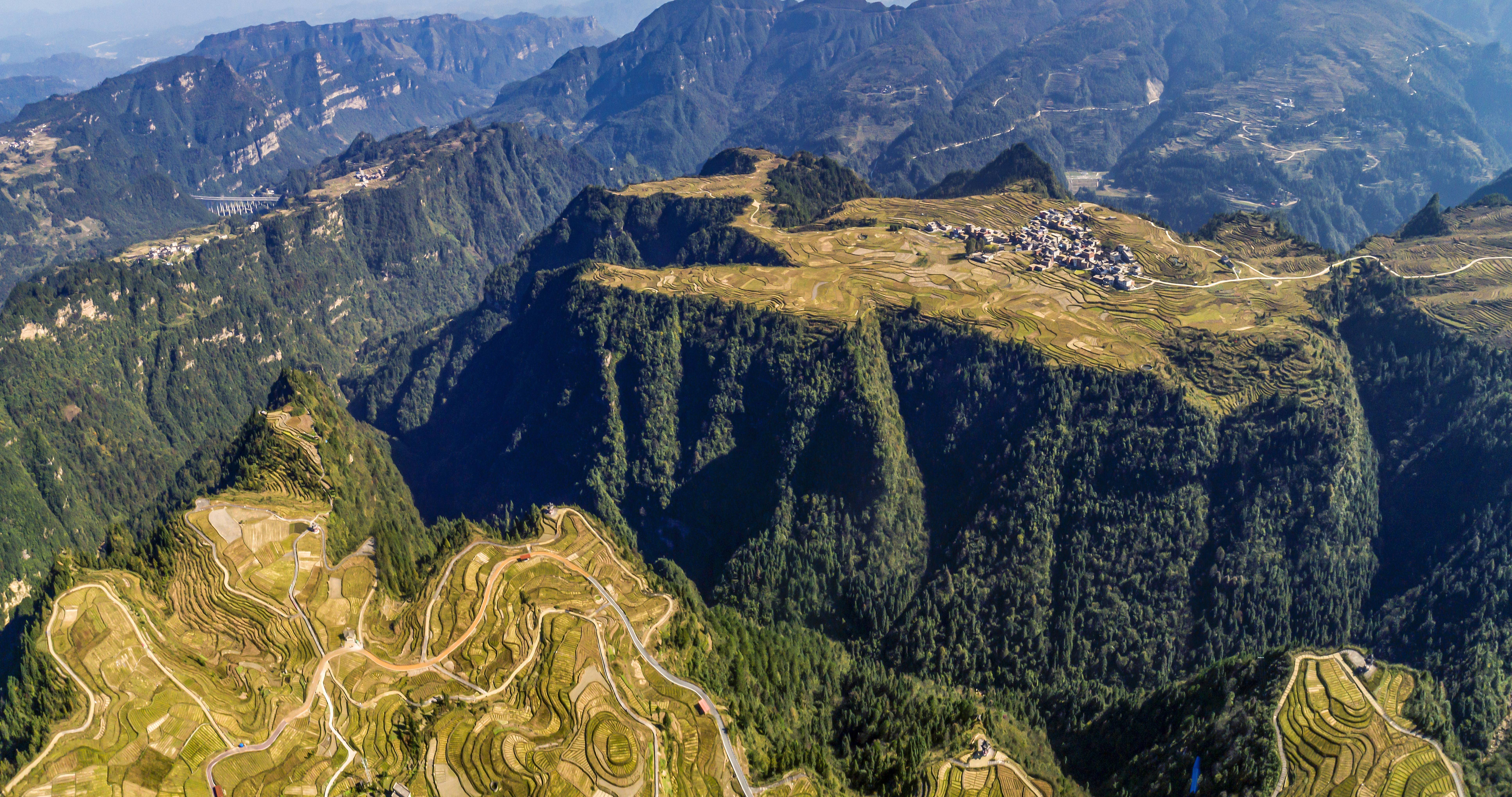 伸手就能抓住彩虹_山村_水族_独山县