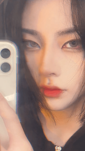 网红西红柿晒美照p图技术高超p出新高度,无奈鼻子突兀被质疑整容_网友