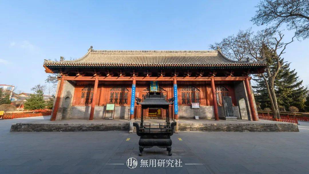 洪武年間重建的千佛閣(原為藏經殿),鐘鼓樓;比如成化年間修建的三寶殿