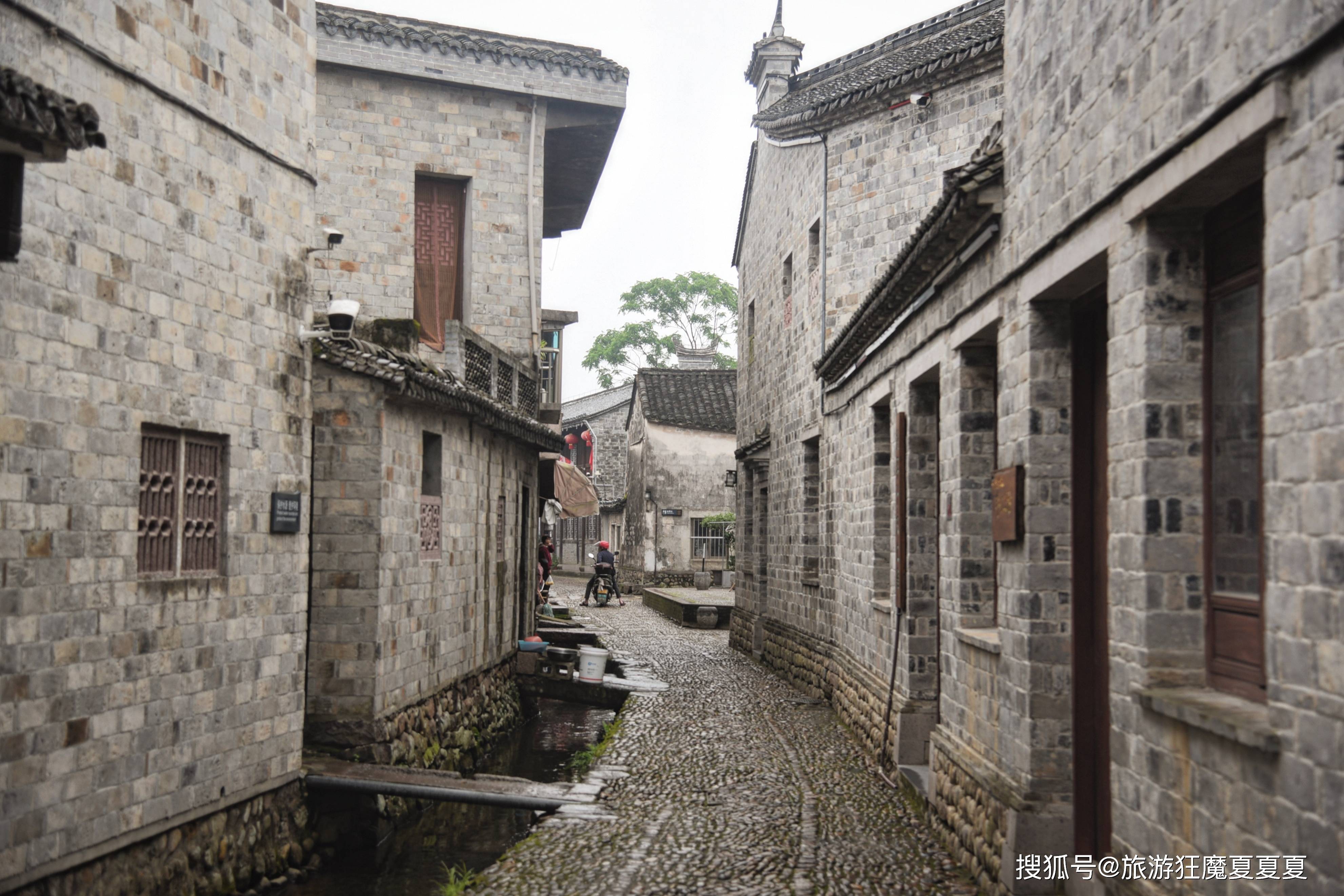 浙江宁海最有气节的古镇，百年间能人辈出，连水中锦鲤都逆流而上