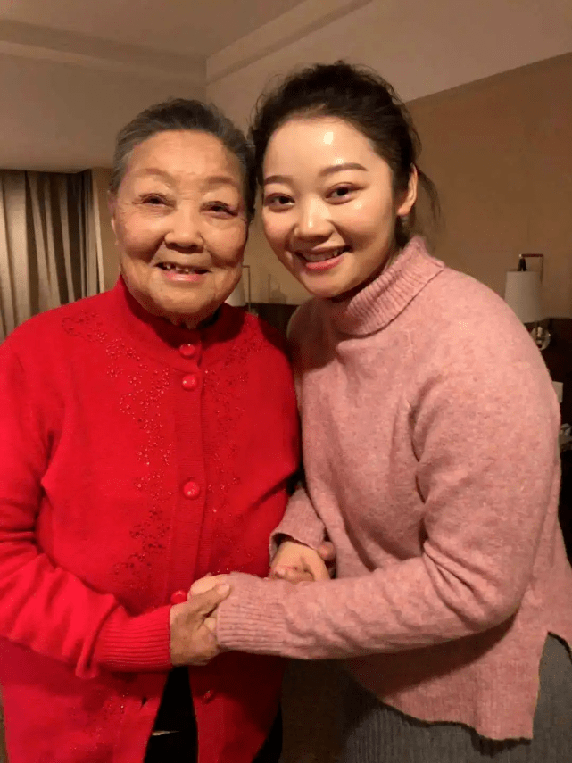 穆桂英挂帅马金凤病逝两月前曾公开露面女儿及徒弟赶往青岛送别