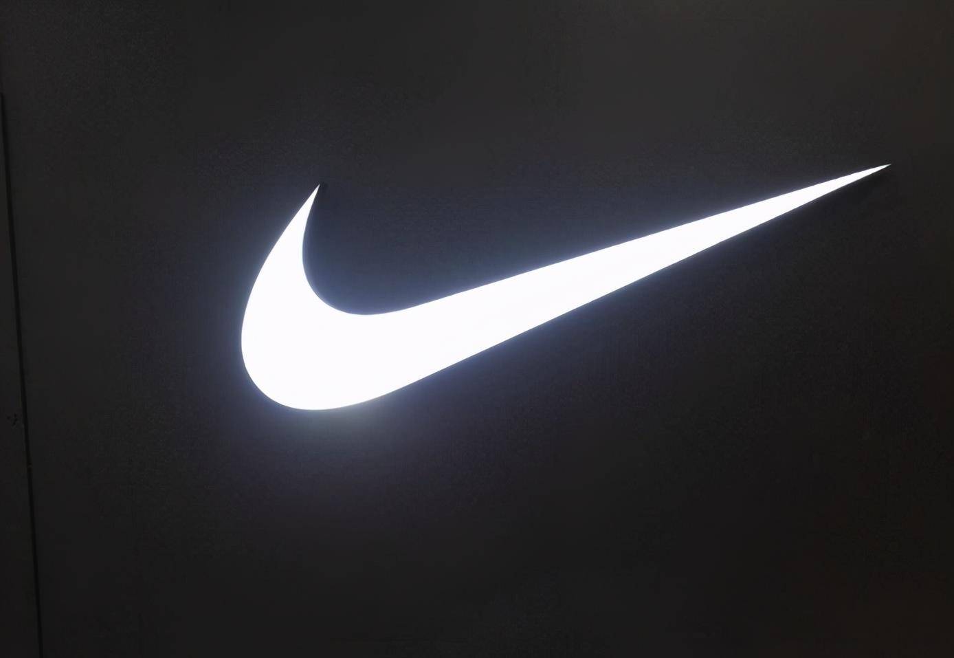 原创             Nike再惹众怒！被指控“利用残疾”炒作，遭到百万级网红曝光