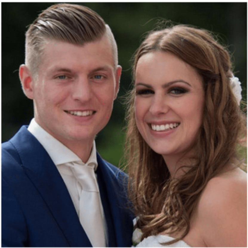 笑喷阿扎尔更衣室偷摸给克罗斯儿子倒香槟阿宽大喝一声连忙阻止