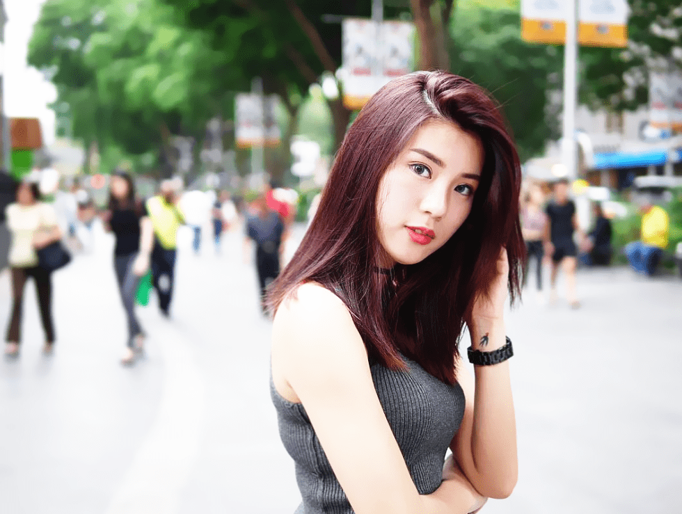 马来西亚华裔女神，明眸皓齿冷艳绝色，“组合式”风情穿搭太抢镜