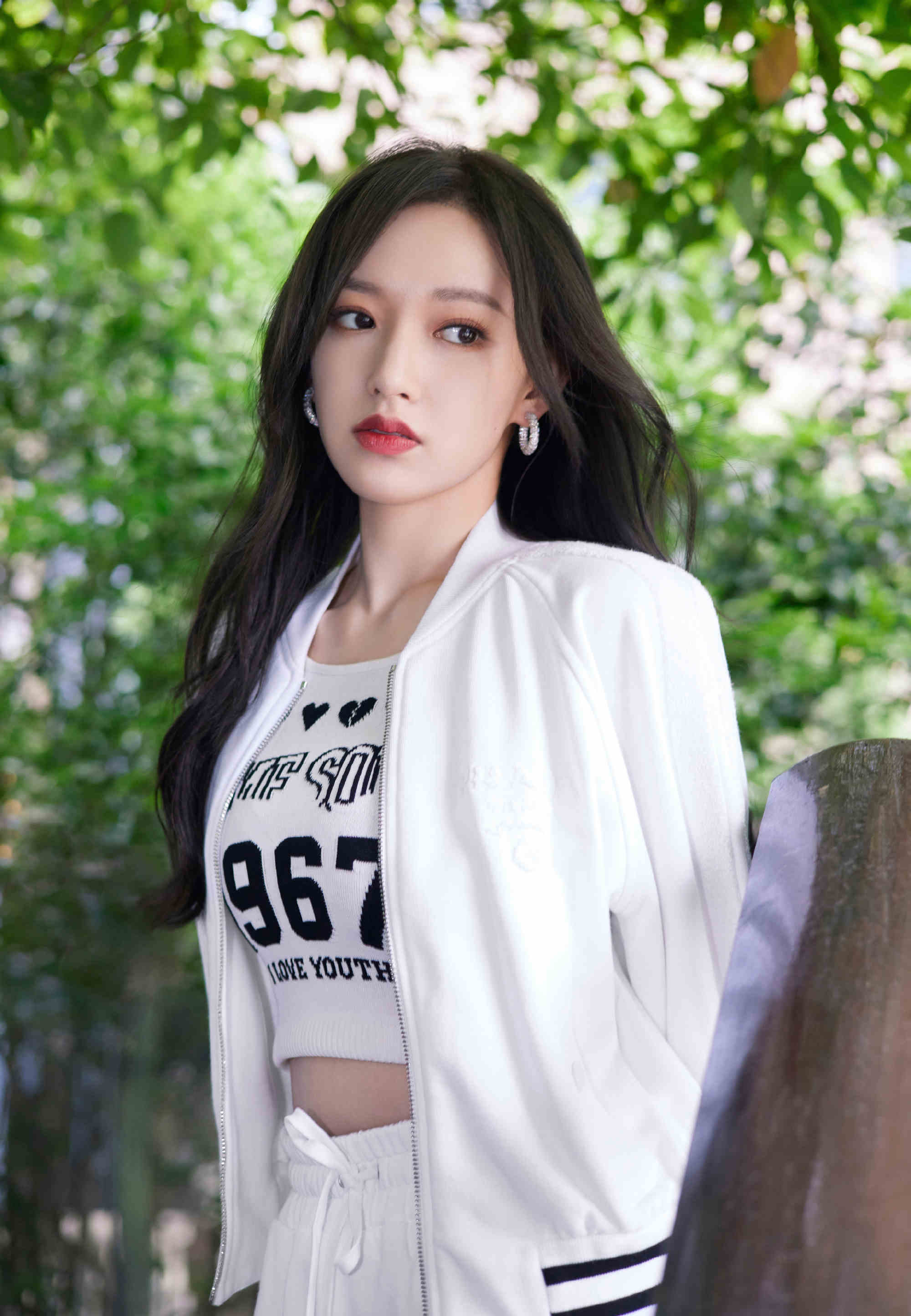 程潇也从甜妹秒变元气少女我们来解析一下程潇的运动风穿搭看看能给