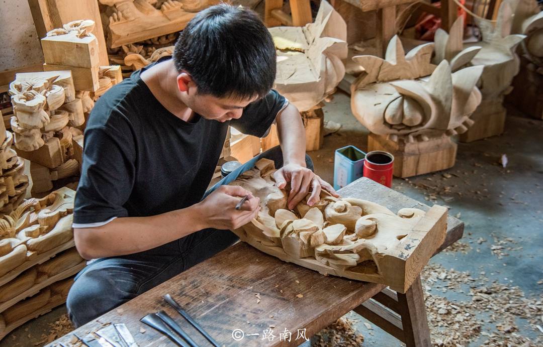 揭阳有座木雕村，当地人靠木雕手艺奔向小康，部分作品能卖20多万_钱坑 