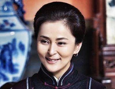 原创他被老婆捧了13年成名后却离婚另娶今前妻嫁入豪门他却仍单身