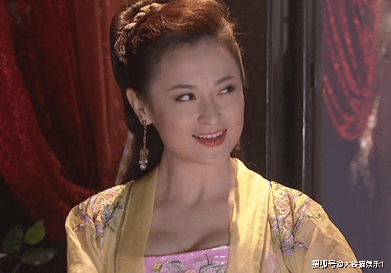 6版《天龙八部》李青萝对比:少时不知舅妈美,光顾看神仙姐姐了_王夫人