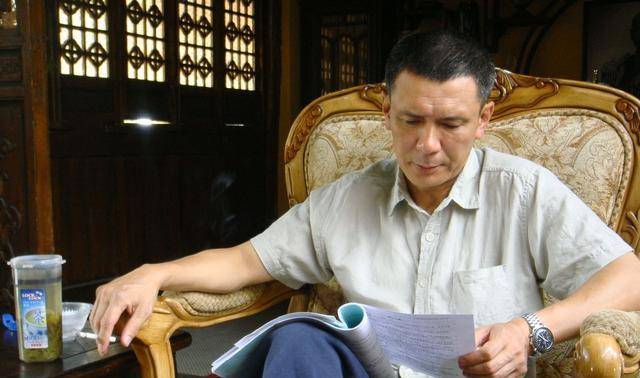 安濂:曾是小鲜肉,57岁才成影帝,离婚与女儿相依为命_表演_上海_史蜀君