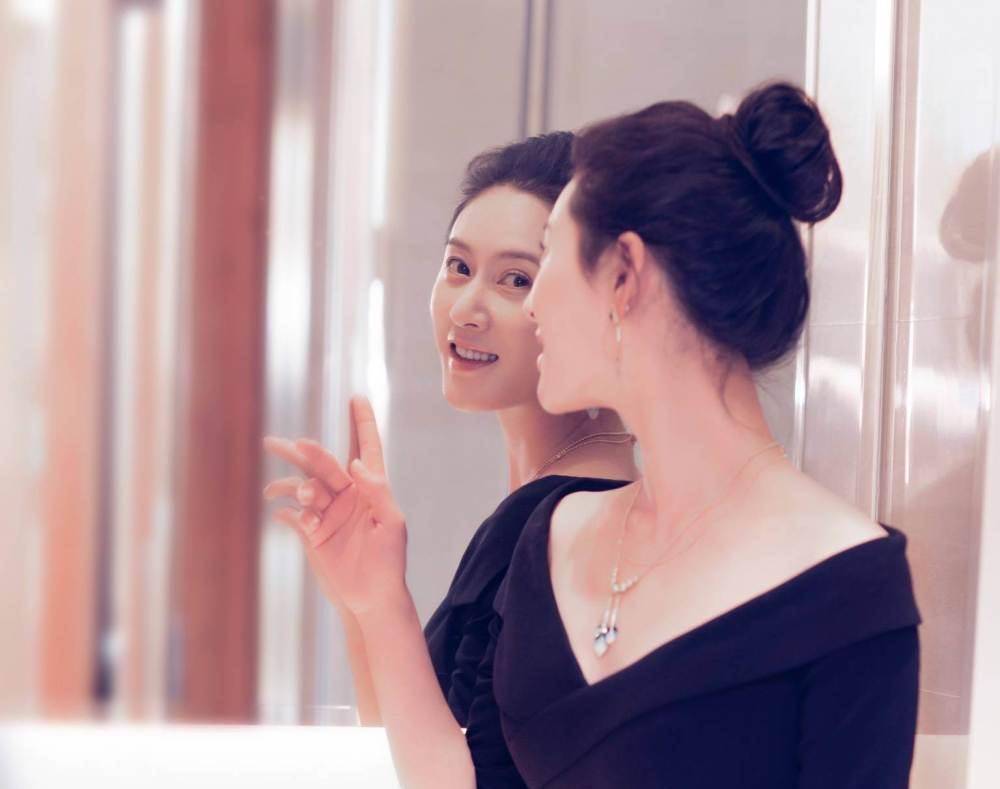 与男主角关系比较密切的几位女配,事实上饰演苏檀儿母亲的演员颜值也