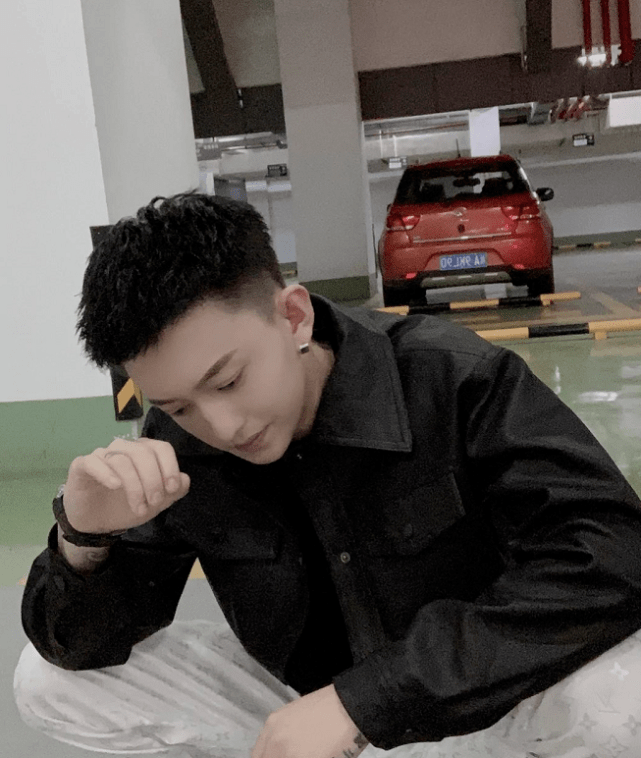 耍大牌还获投资人力挺,网友:颠覆三观_李耀阳_电影_时候