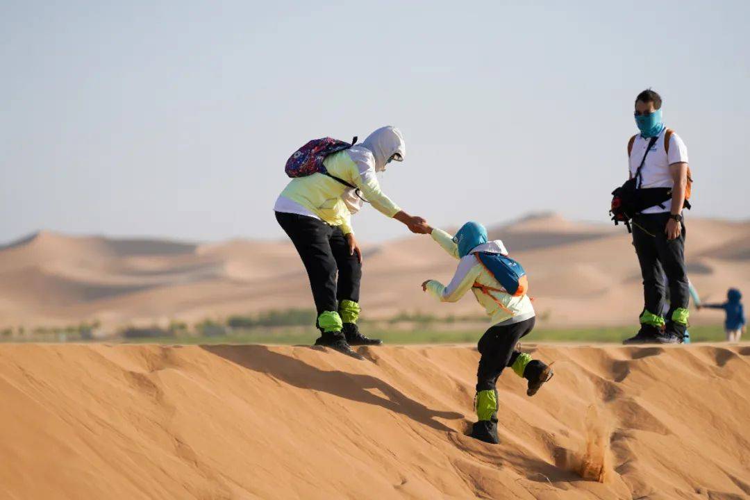 2022腾格里沙漠亲子营丨毅行徒步沙漠游学享受6x24小时专属亲子时光