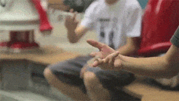 每日一笑:大哥还能有点出息吗,不就是找了个漂亮女朋友吗