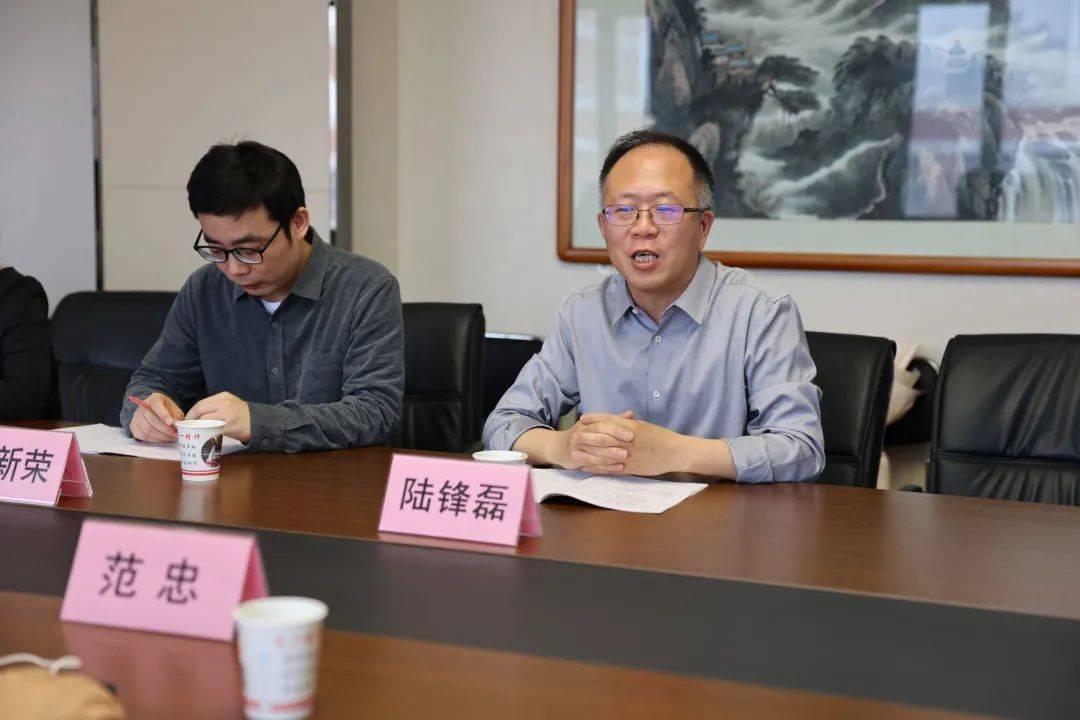 范局长表示,天一中学作为无锡的名片,要肩负起为国家培养青年科技人才
