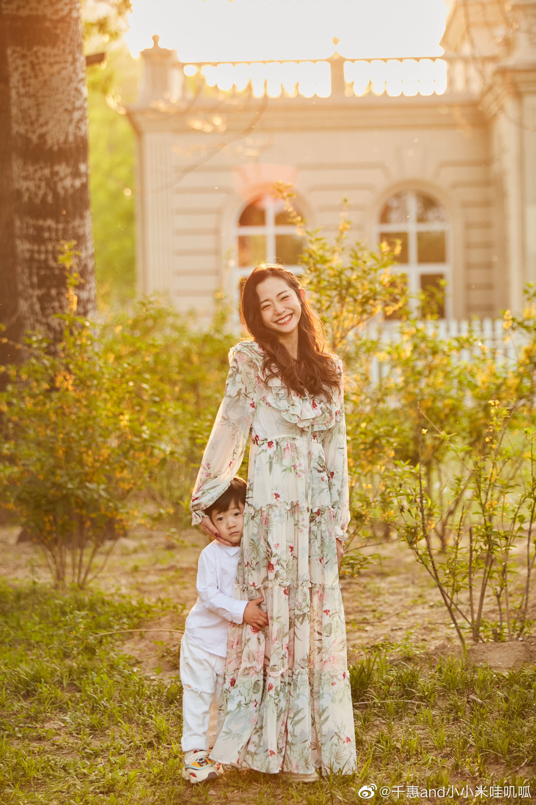 网红千惠公开婚礼改口视频:刘欢主持,大25岁丈夫三宝老师气场稳_孩子