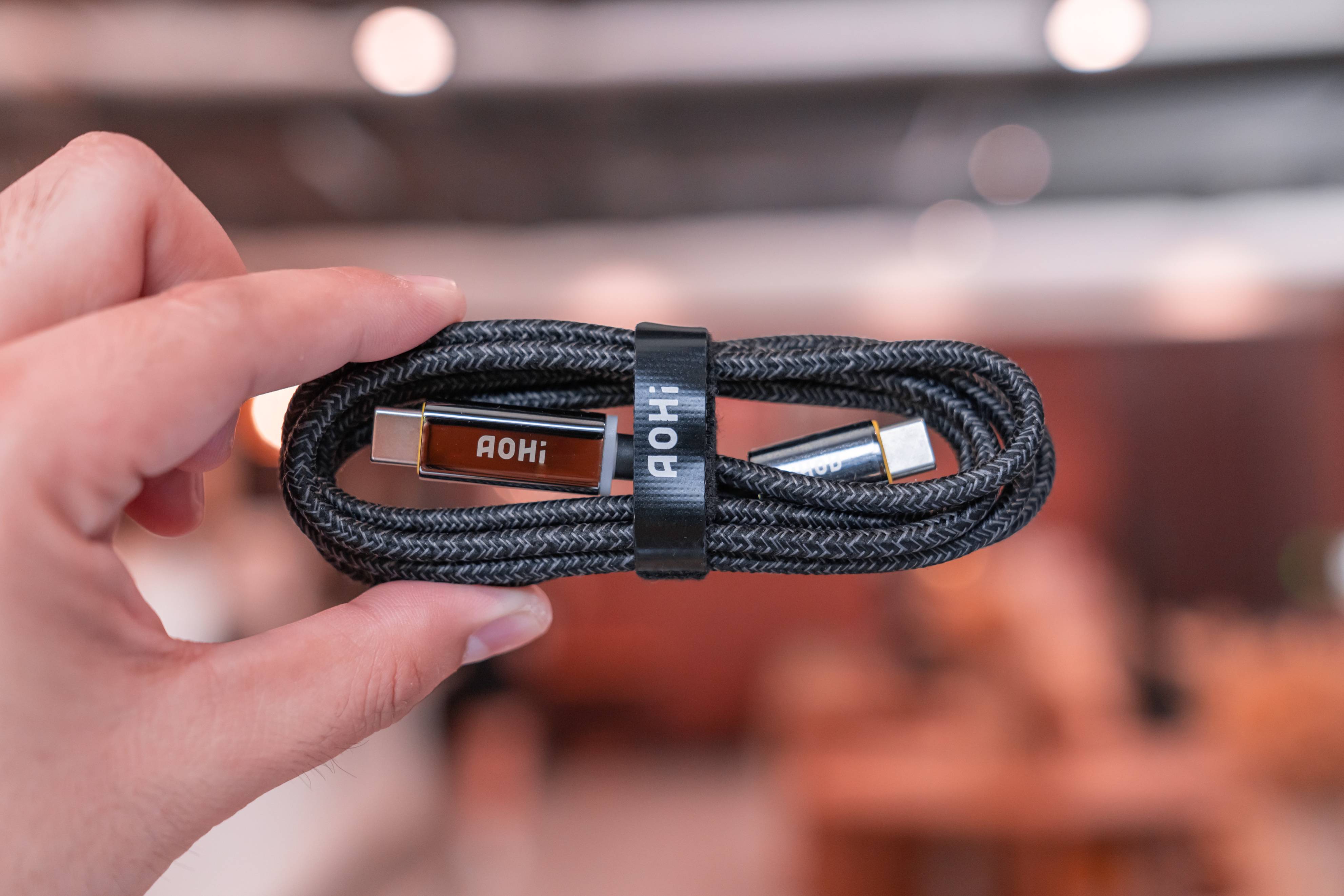 Aohi 数显快充线原来这么好玩?兼评 40W 双 C 口充电器