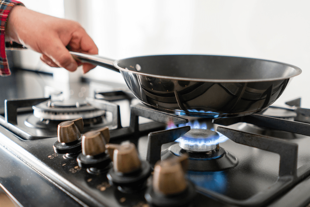 燃气灶在什么情况下会炸裂？听老师傅说完，才知道危险在身边！_面板_爆炸_钢化玻璃