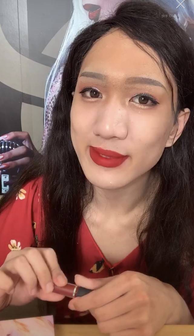 网红韩美娟参加爱豆选秀上班路透图曝光网友选丑大赛