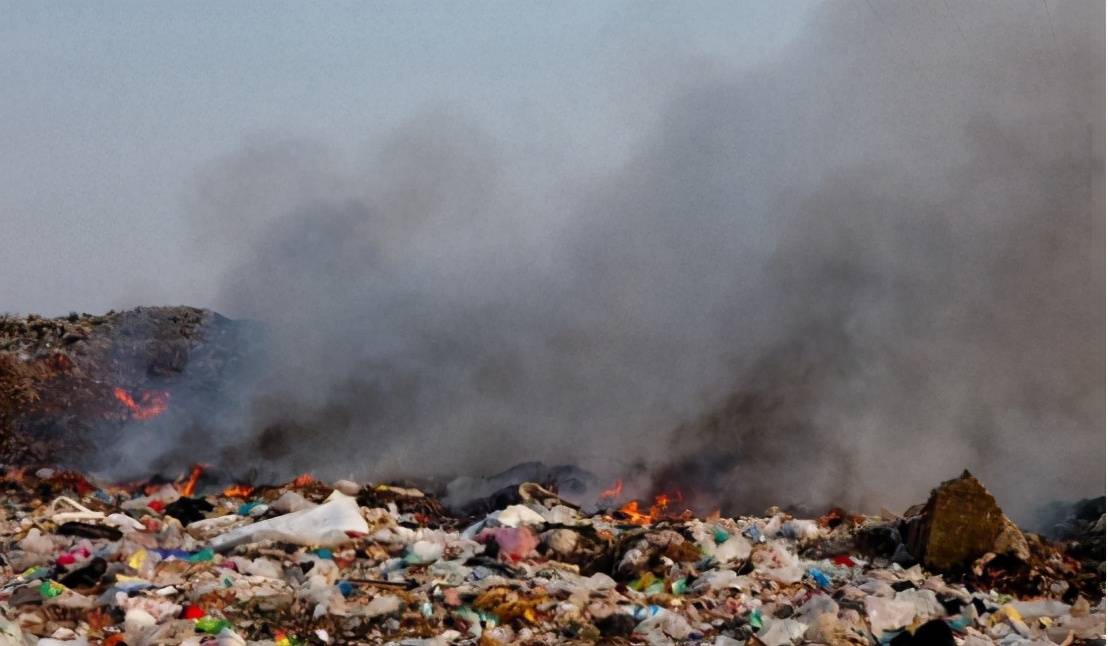 原创地球垃圾污染有多严重海底11万米有垃圾30万米太空也有