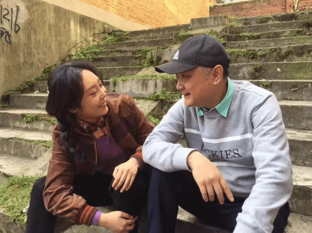 因戏结缘,23岁嫁大11岁优秀演员,儿子近照曝光帅气十足_夫妻_常小川