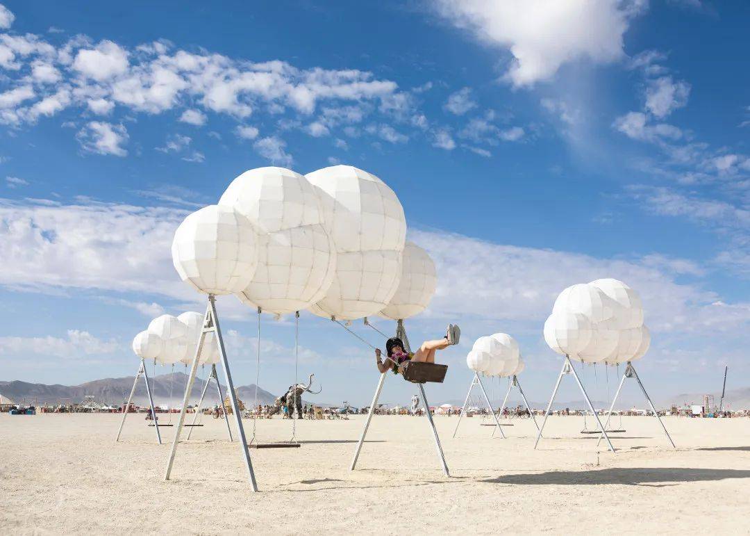 想坐上秋千荡进夏天