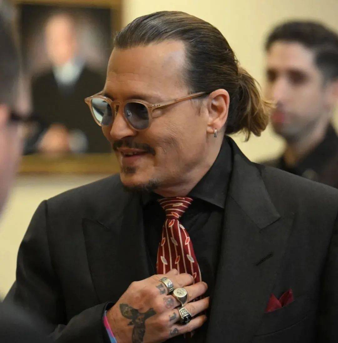 德普官司赢了,前妻赔1个亿!狗血一箩筐,马斯克成"男小三"?