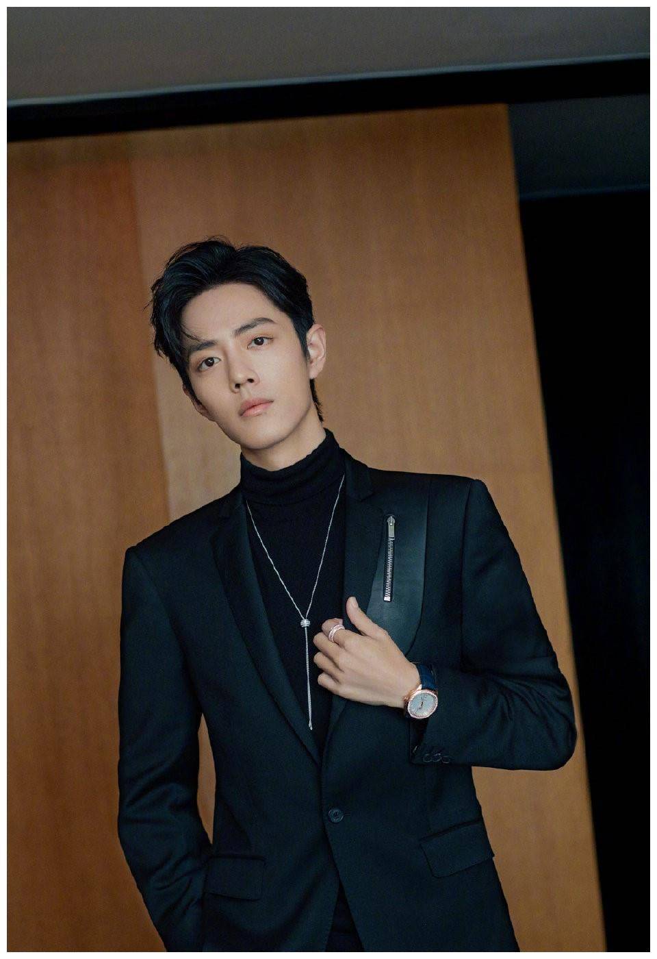 原创百变男孩肖战太会穿了西装搭配高领毛衣真是心中的男友标杆