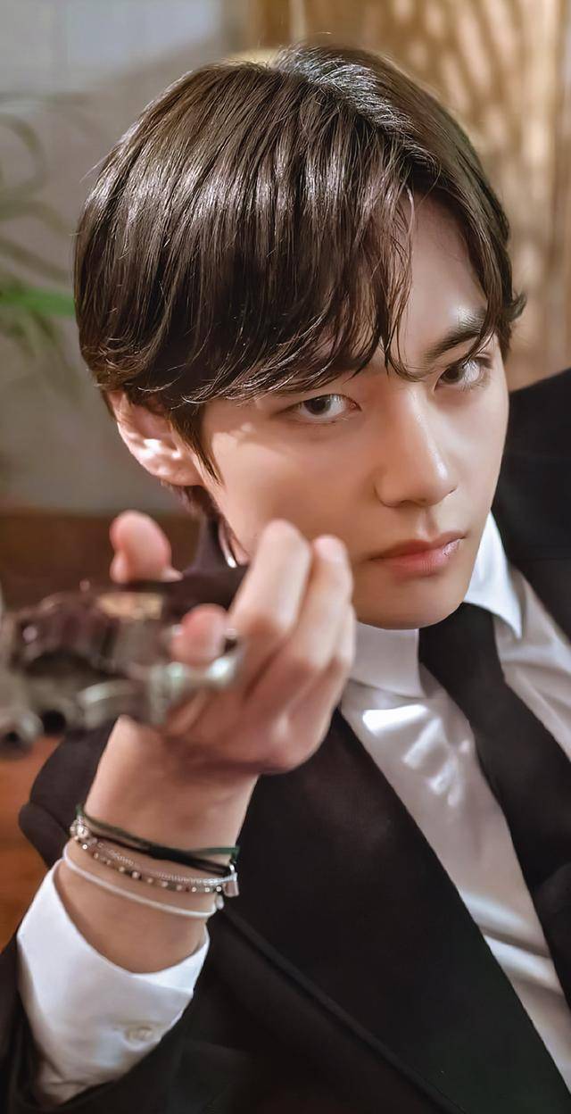 男人帅不帅看西装就知道了防弹少年团金泰亨朴智旻告诉你答案