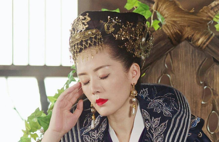 枕上书:倾画痛恨阿兰若,为何被囚禁之后,却时常念叨她?