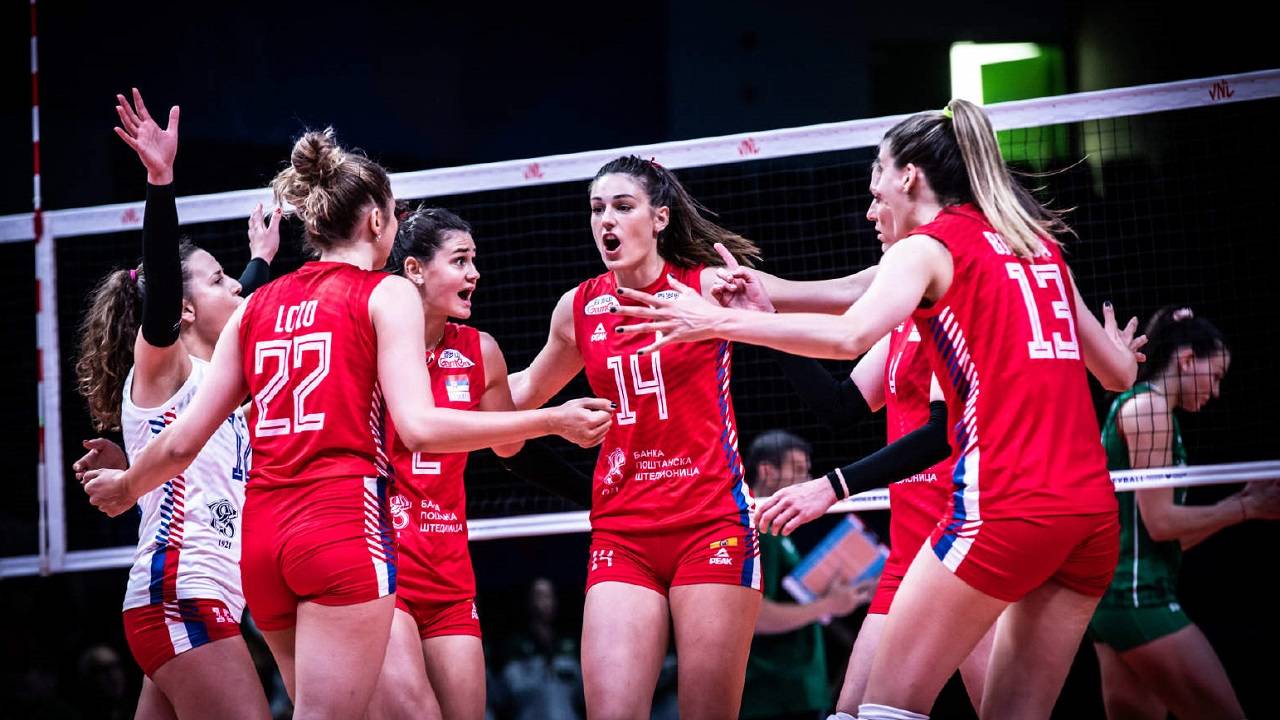 塞尔维亚女排30横扫保加利亚出了口恶气大美女阿莱克西奇拦网进账4分