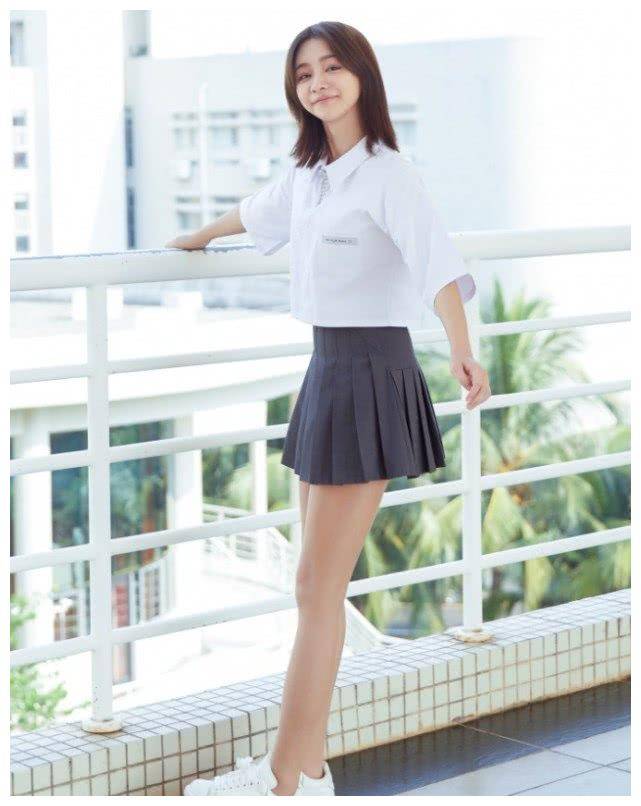 原创miss大小姐校园写真曝光清纯甜美似初恋妥妥的宅男女神