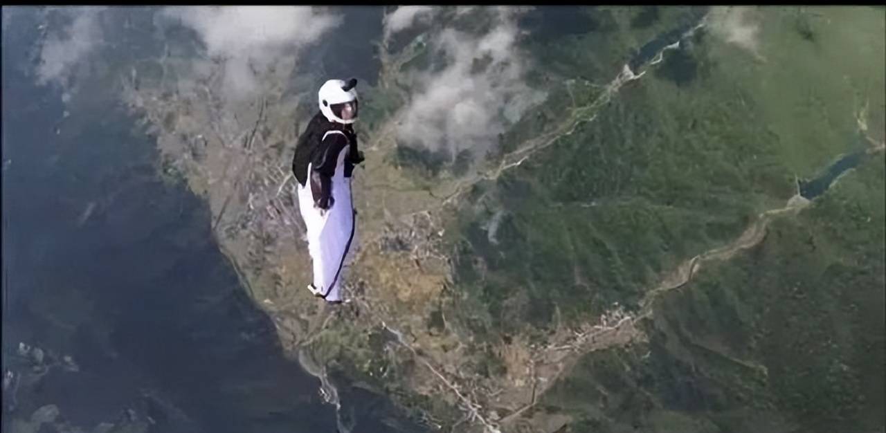 回顾美女大学生刘安在天门山翼装飞行时遇难极限运动值得吗