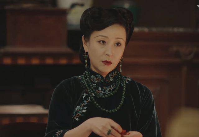 原创民国大戏传家热播苗圃饰演四个子女的母亲让人吃了一惊