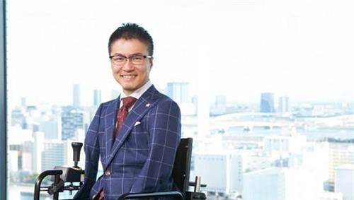 他天生没有四肢 却靠一张嘴出轨50名女性 离婚后又恋上混血美女 仁美 武洋 日本