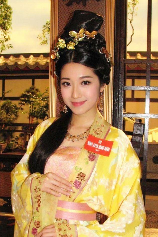 初代网红陈自瑶当年不退圈王浩信未必有她火还好如今迎头直追