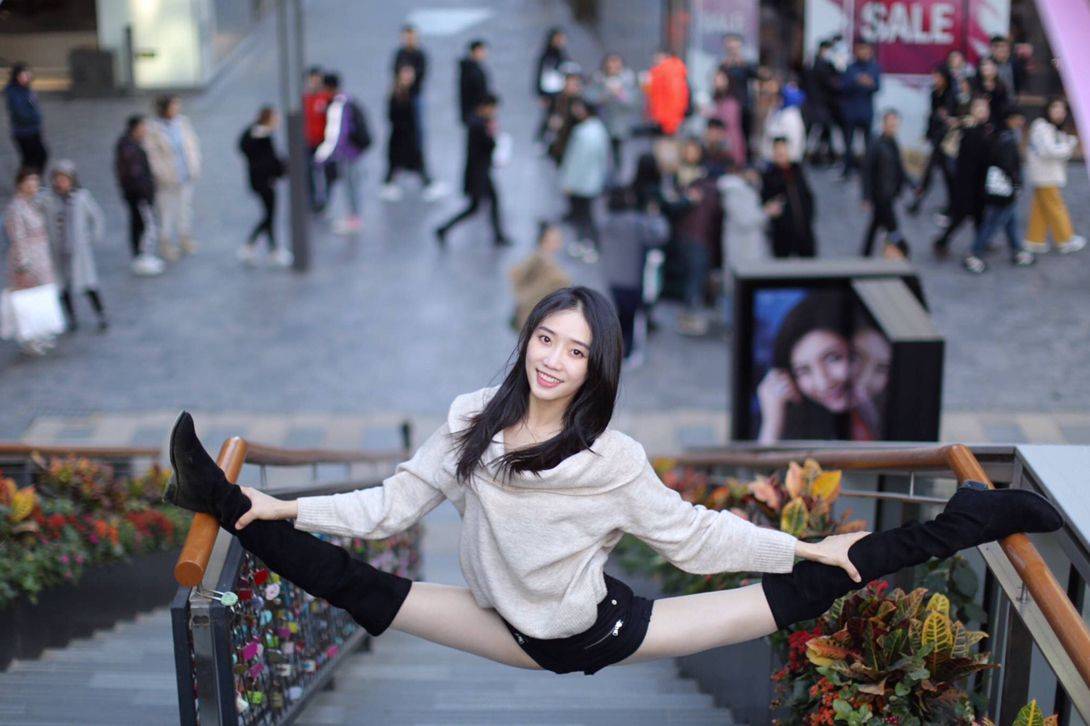 原创一字马女神舒思瑶30岁身材火辣1米72的大长腿惹人羡慕