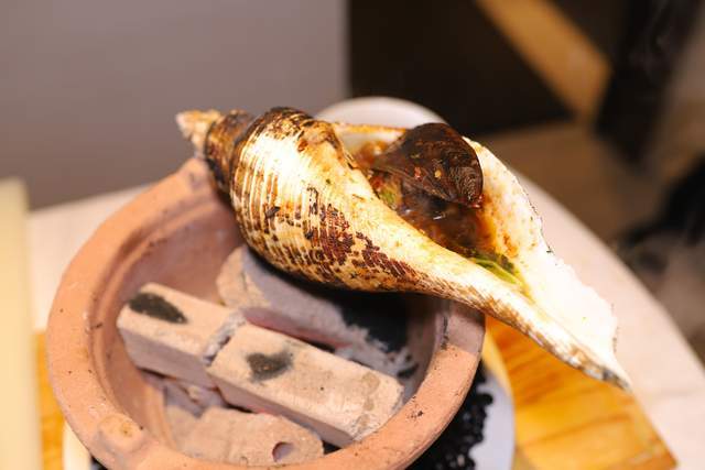 广州人来汕尾旅游,品尝潮州菜的天花板,炭烧大响螺太好吃了