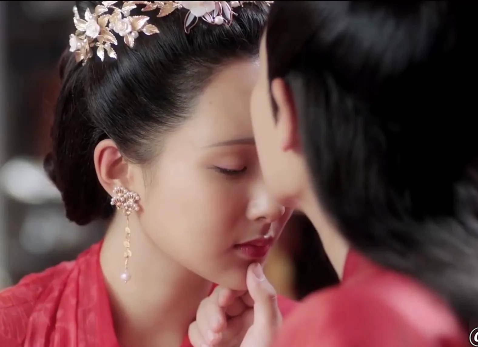 原创杨紫谭松韵张慧雯任嘉伦的高级额头吻