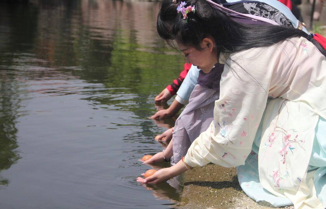 上巳节古诗文8则：三月三日天气新，长安水边多丽人