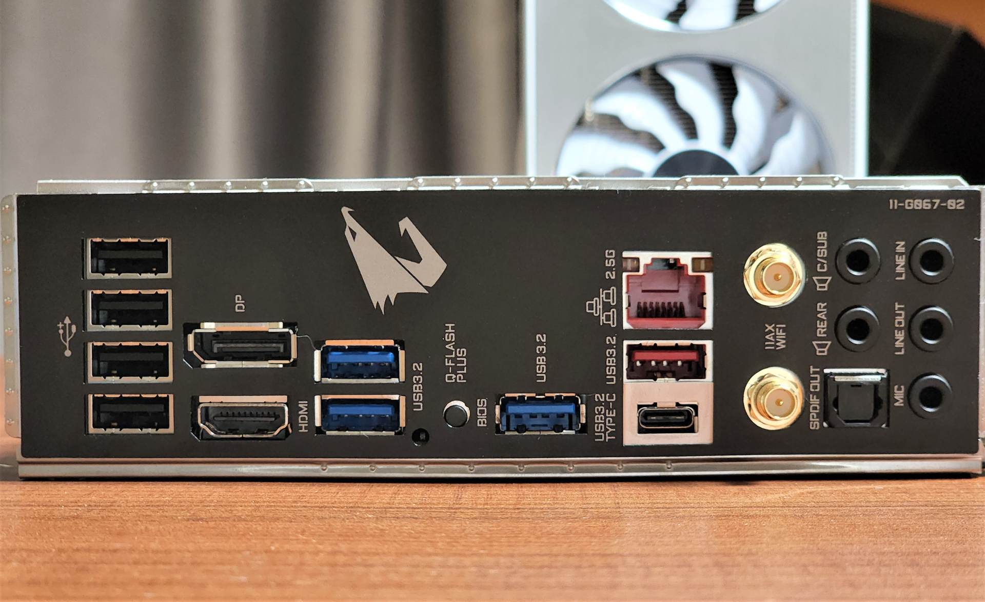 7k起两套白色高颜值电脑配置分享 乔思伯d30/5800x/技嘉3070雪鹰_接口