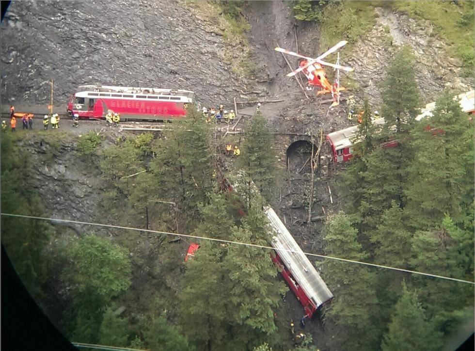 原创d2809撞上泥石流脱线司机5秒钟内急刹车为何还会滑行900米