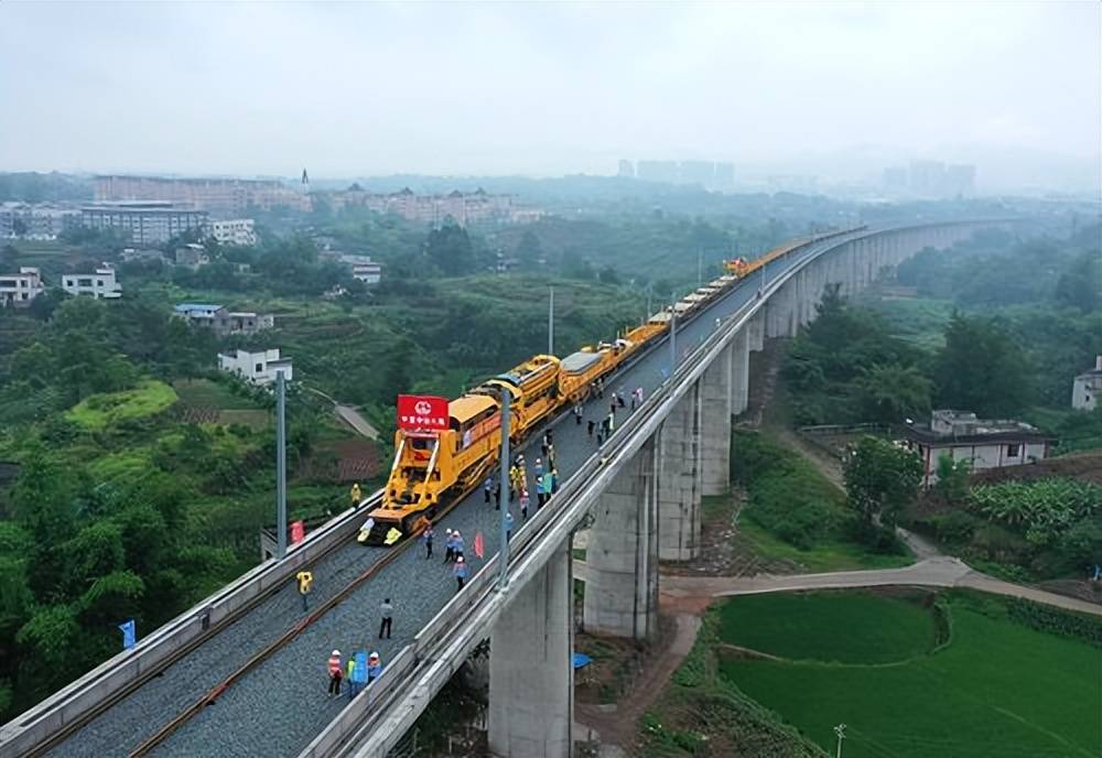 1,天峨縣:天峨縣是河池管轄的縣份,高速公路還沒有通,主要是因為位置