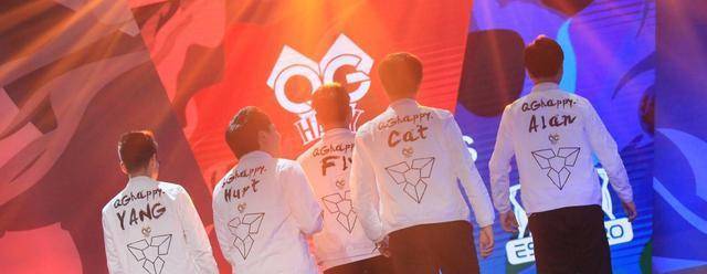 2022kpl春决:hurt直播大谈qg往事,豪华替补席,只因为一首歌!