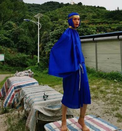 陆仙人有多拽走秀鞋子甩飞无人知道一句话气得王祖蓝翻白眼