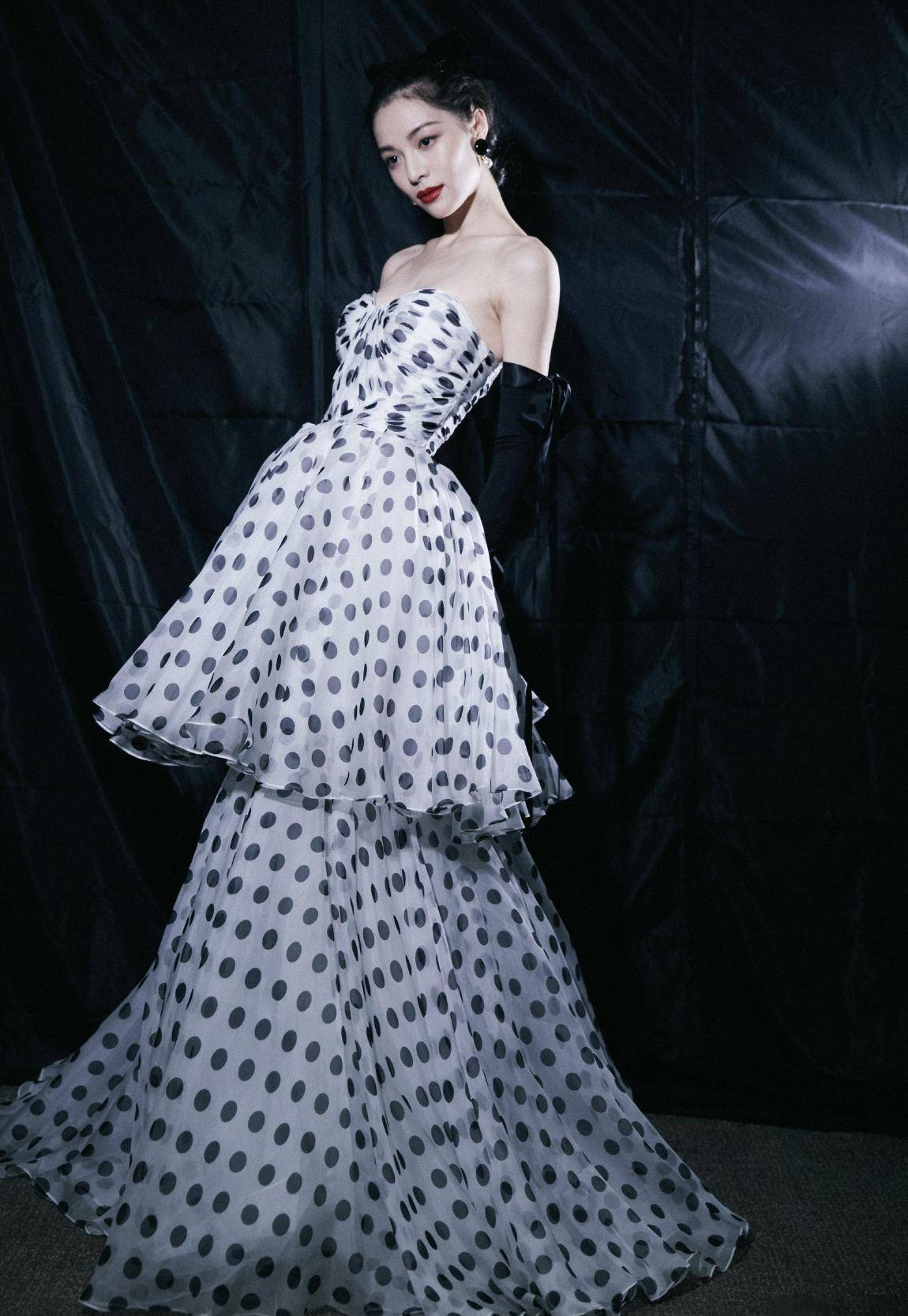 原创钟楚曦也太美了波点连衣裙少女感满满好身材真让人羡慕