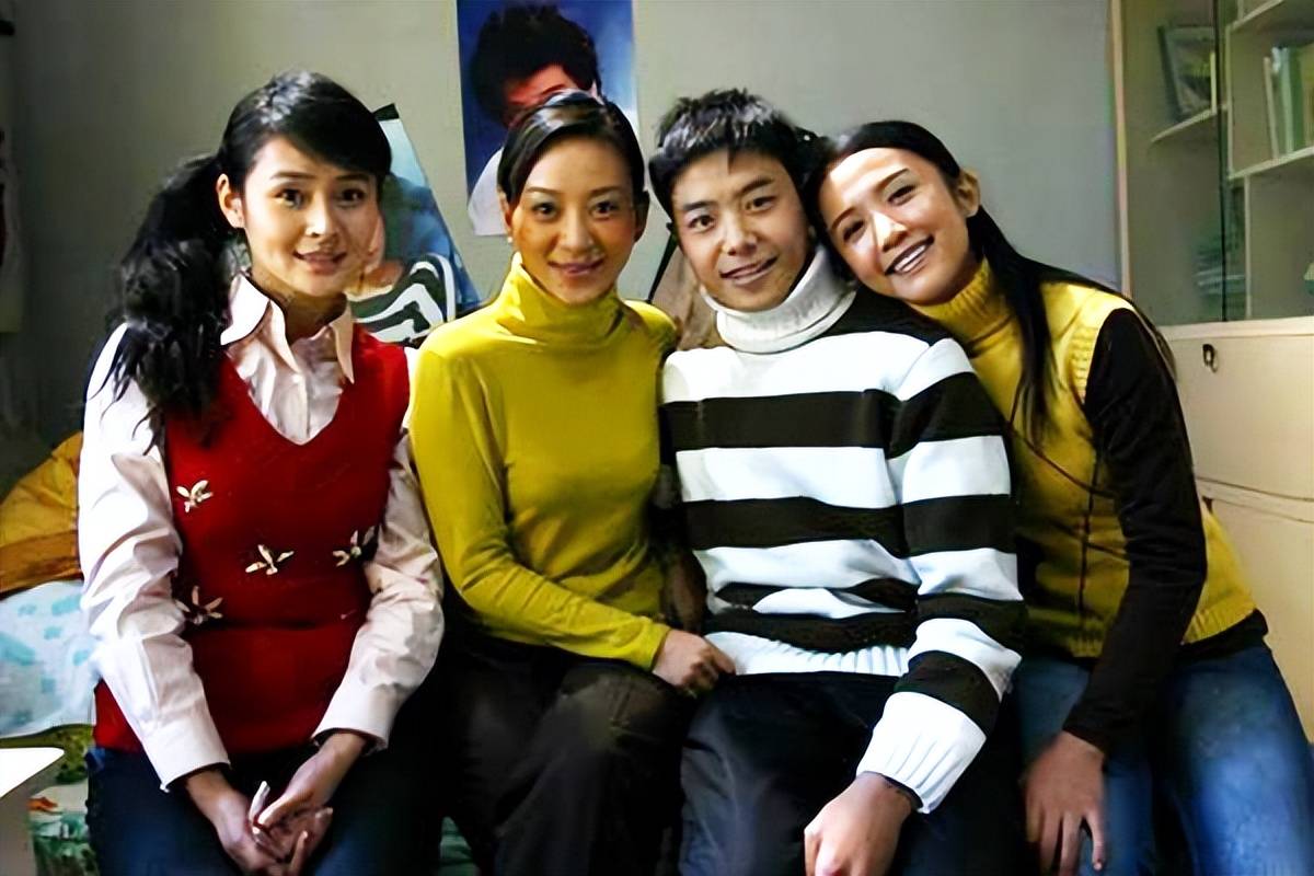 夫妻俩尽量接同一部戏,共同出演了《首富》《派克式左轮》等影视剧