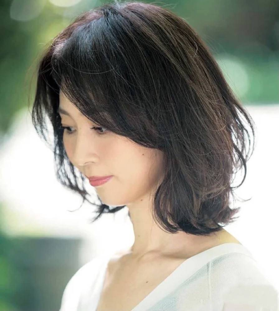 原创女人过了40岁尽量别留长发推荐这5款发型气质显年轻