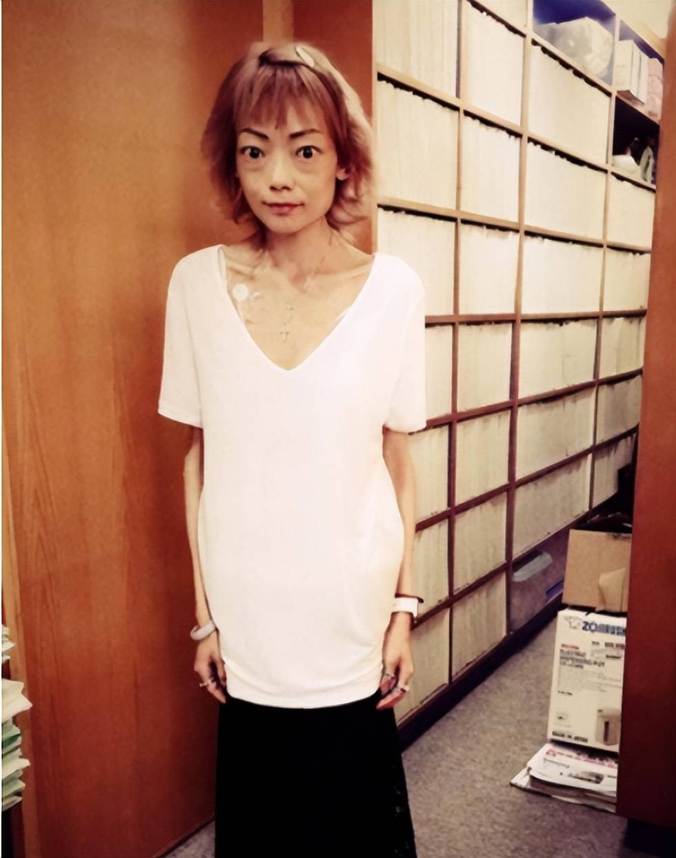 原创脖子青筋暴起胸部瘦成排骨这8位女明星的审美太畸形了